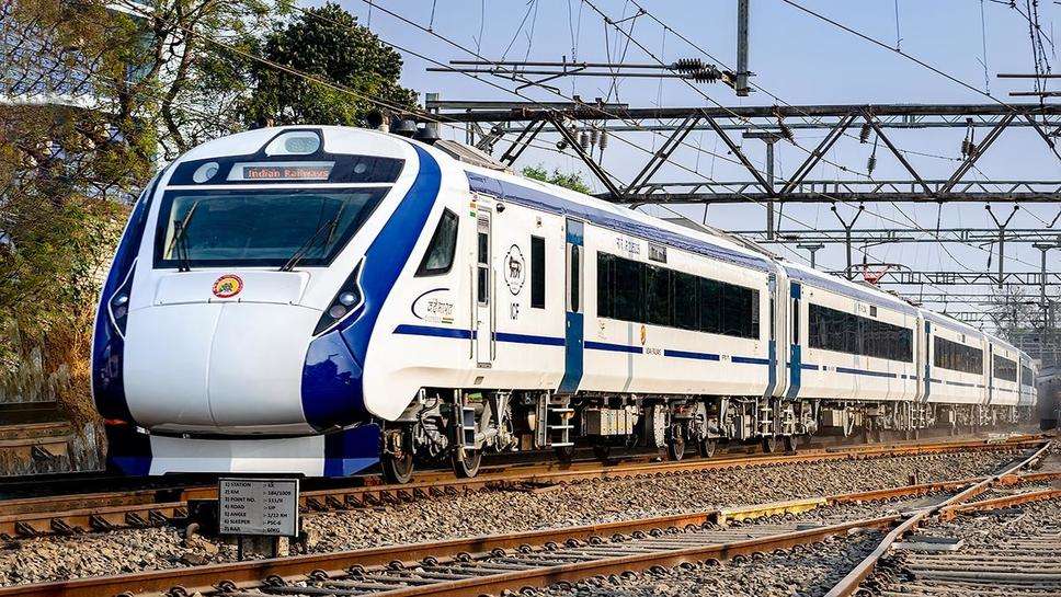 Vande Bharat Express : वंदे भारत एक्सप्रेस में लगी आग, जानिए कैसे हुआ हादसा